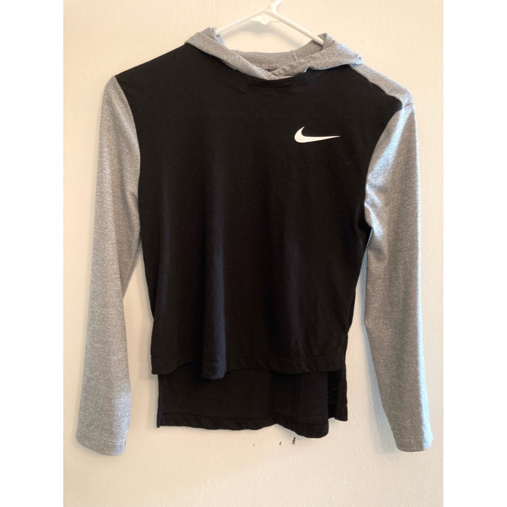 Boys M Dri-Fit Nike Shirt